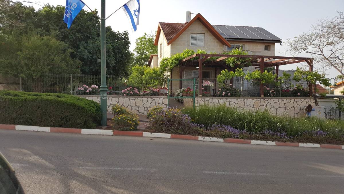 אור עולם 49, פדואל