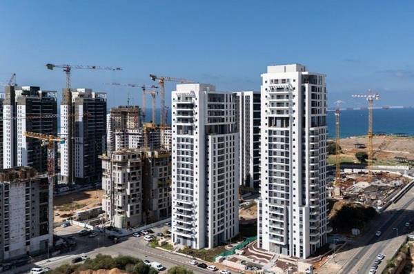 אהוד מנור 8, בת ים