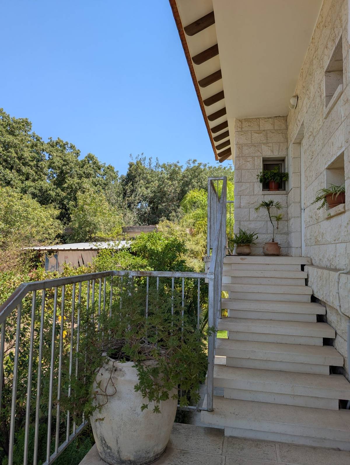 נרקיסים 25, קרית טבעון